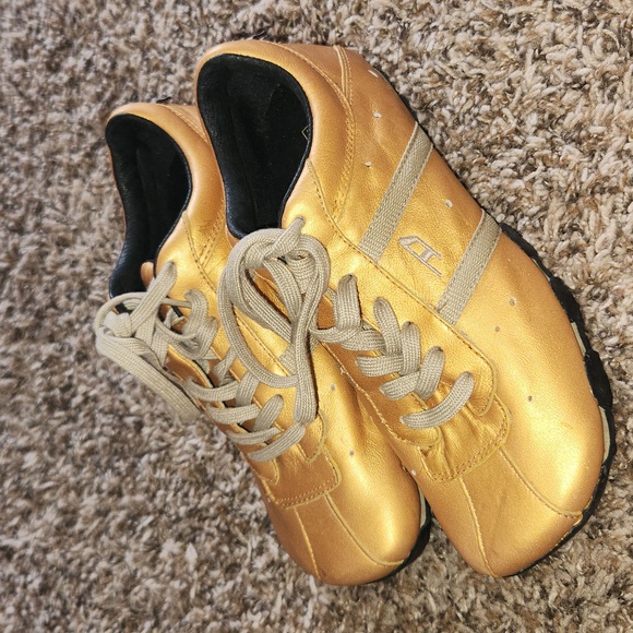 Diesel Evelyn Size 6 womenShoes Vintage Gold Trainers Sneakers Leather - Picture 1 of 8